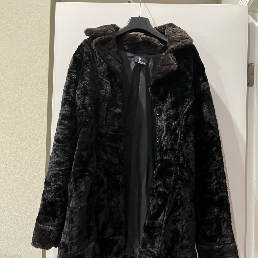 Luxurious vintage Black Faux Fur Coat